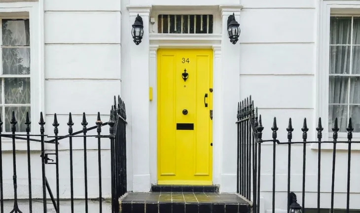 London bankers with giant mortgages consider renting rooms