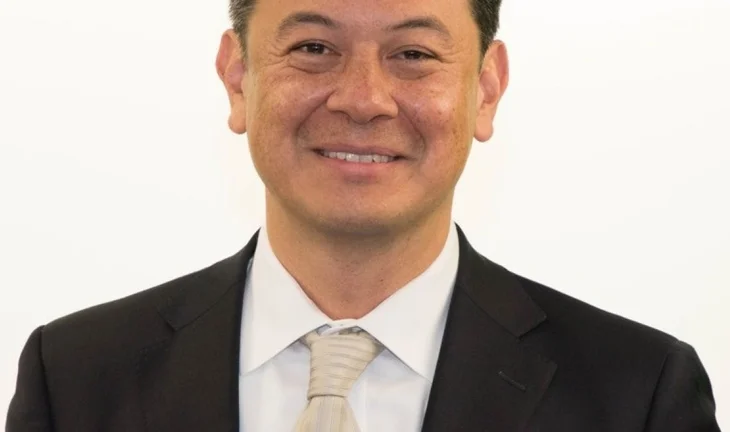 Standard Chartered hired an MD in UBS' London investment bank and moved him to Singapore