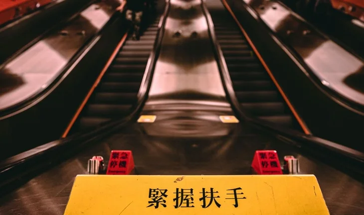 Warning of 30% bonus slump for some Hong Kong bankers
