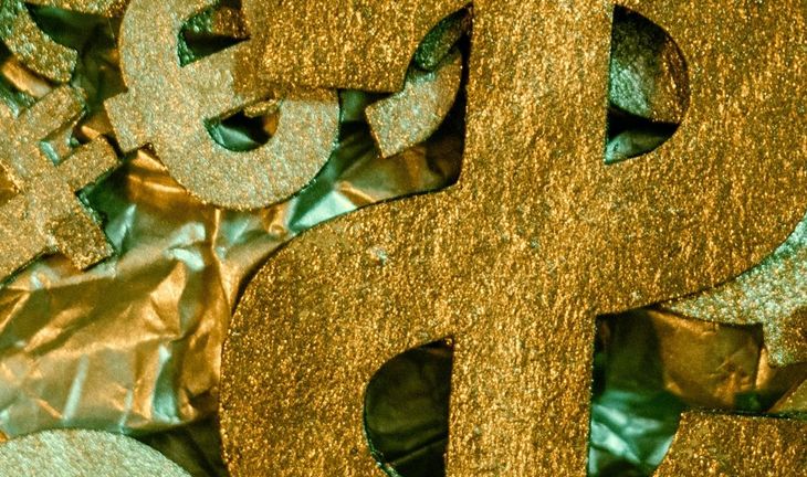 Morning Coffee:  Incoming JPMorgan analysts on $110k salaries cause complaints. The peril of single, smart women