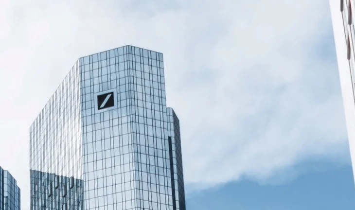 Deutsche Bank starts affair with Queen Mary