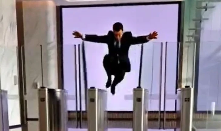 UBS private banker in Singapore performed an athletic manoeuvre to celebrate leaving